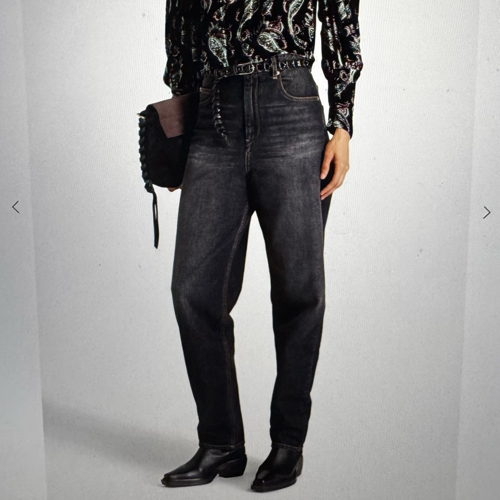 ISABEL MARANT ÉTOILE
Black jeans